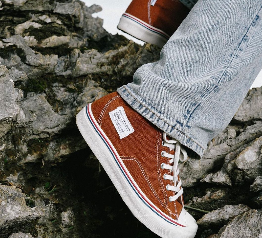 Intip Inspirasi Sneaker Vintage Buat ‘Cewek Bumi’