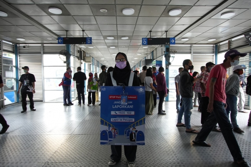 Cegah Pelecehan Seksual, Transjakarta Pasang CCTV Pengenal Wajah Bermasker