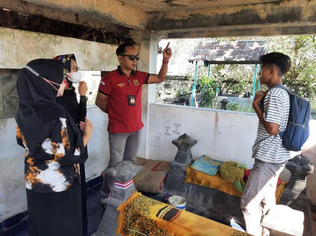 Bocah di Boyolali Tidur 2 Bulan di Makam Ayahnya, Alasannya Bikin Sedih