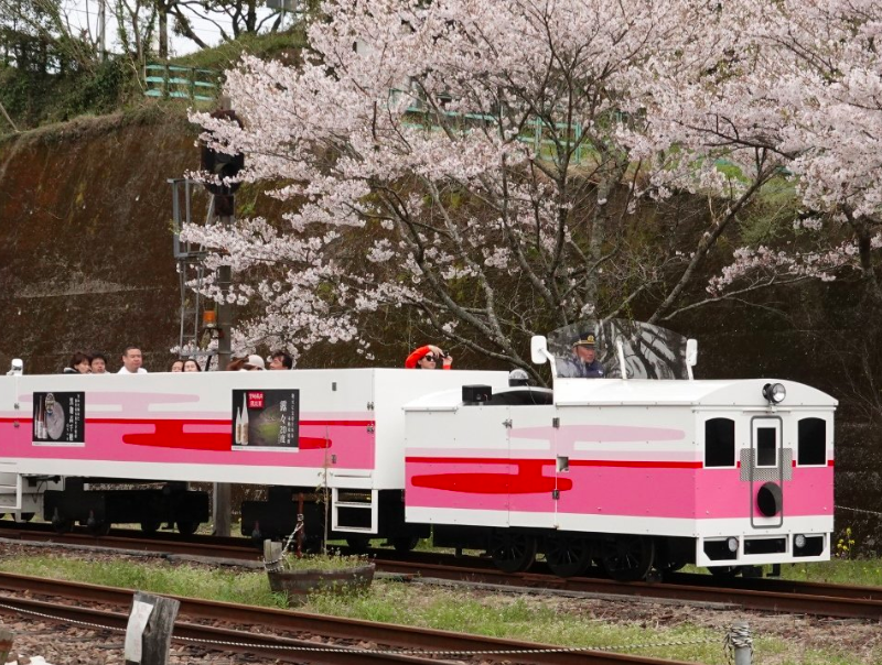 Unik! Ada Kereta Wisata Berbahan Bakar Kuah Ramen di Jepang 