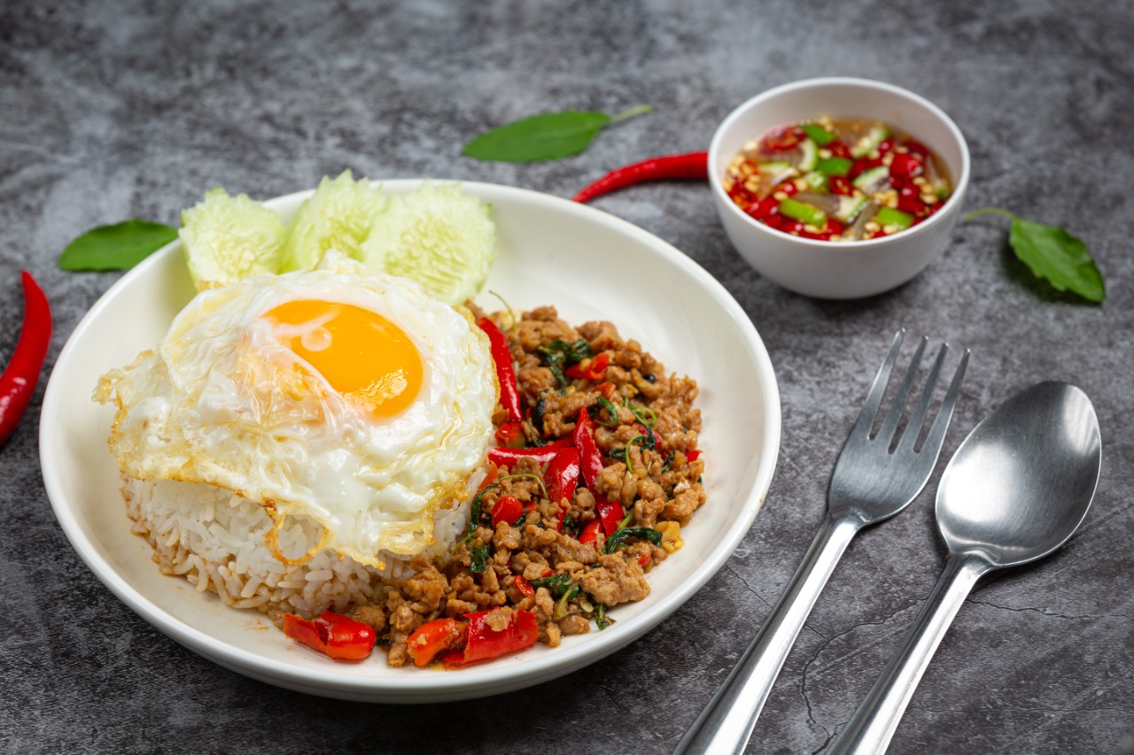 Resep Thai Beef Basil, Menu Makan Siang Gurih dan Kaya Rempah