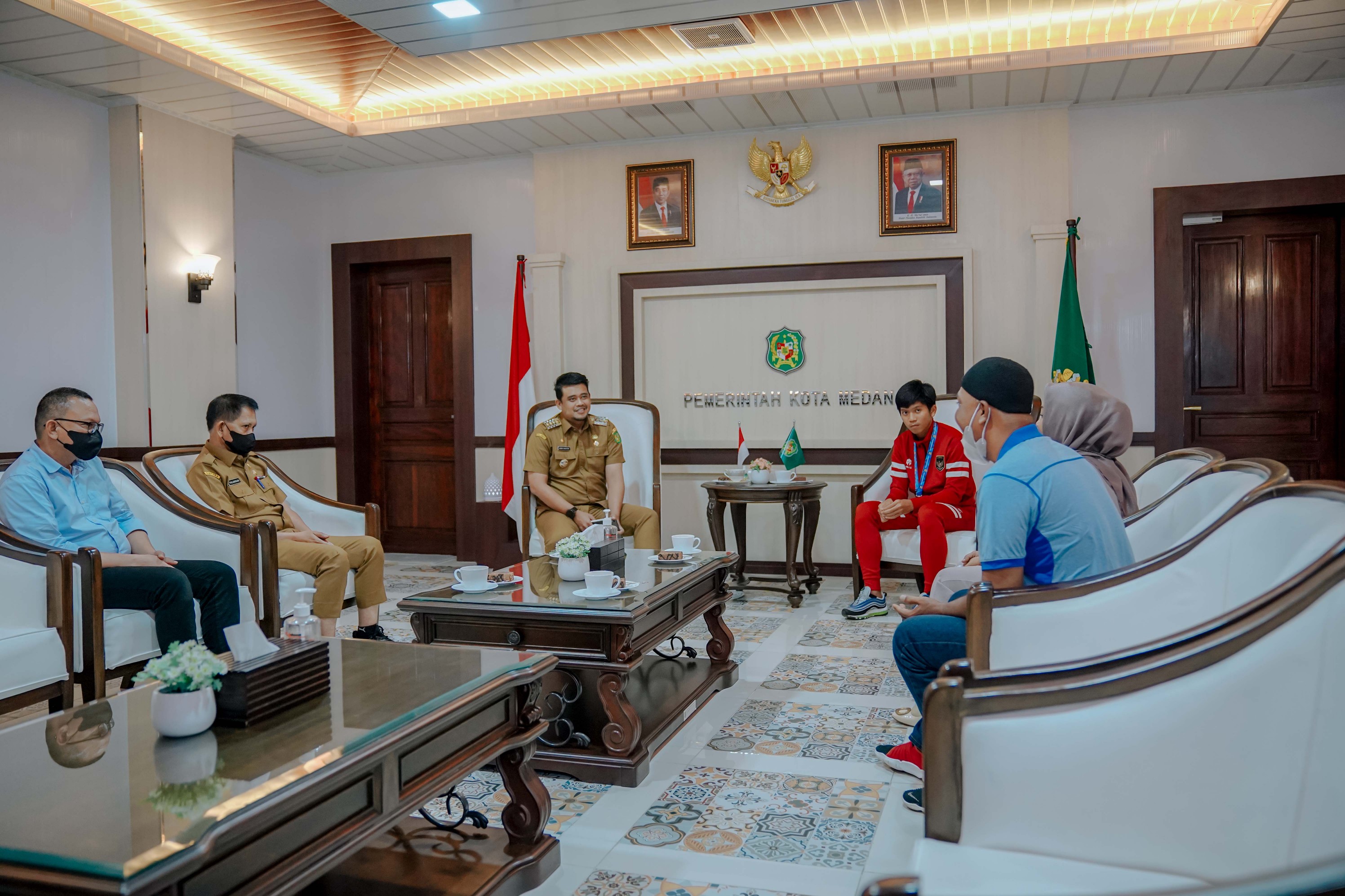 Wali Kota Medan Berangkatkan Pemain Timnas U-16 Crespo Pergi Haji