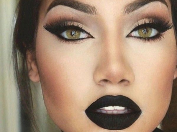 Pertama Kali Coba Makeup Gothic? Ini Langkah-langkahnya