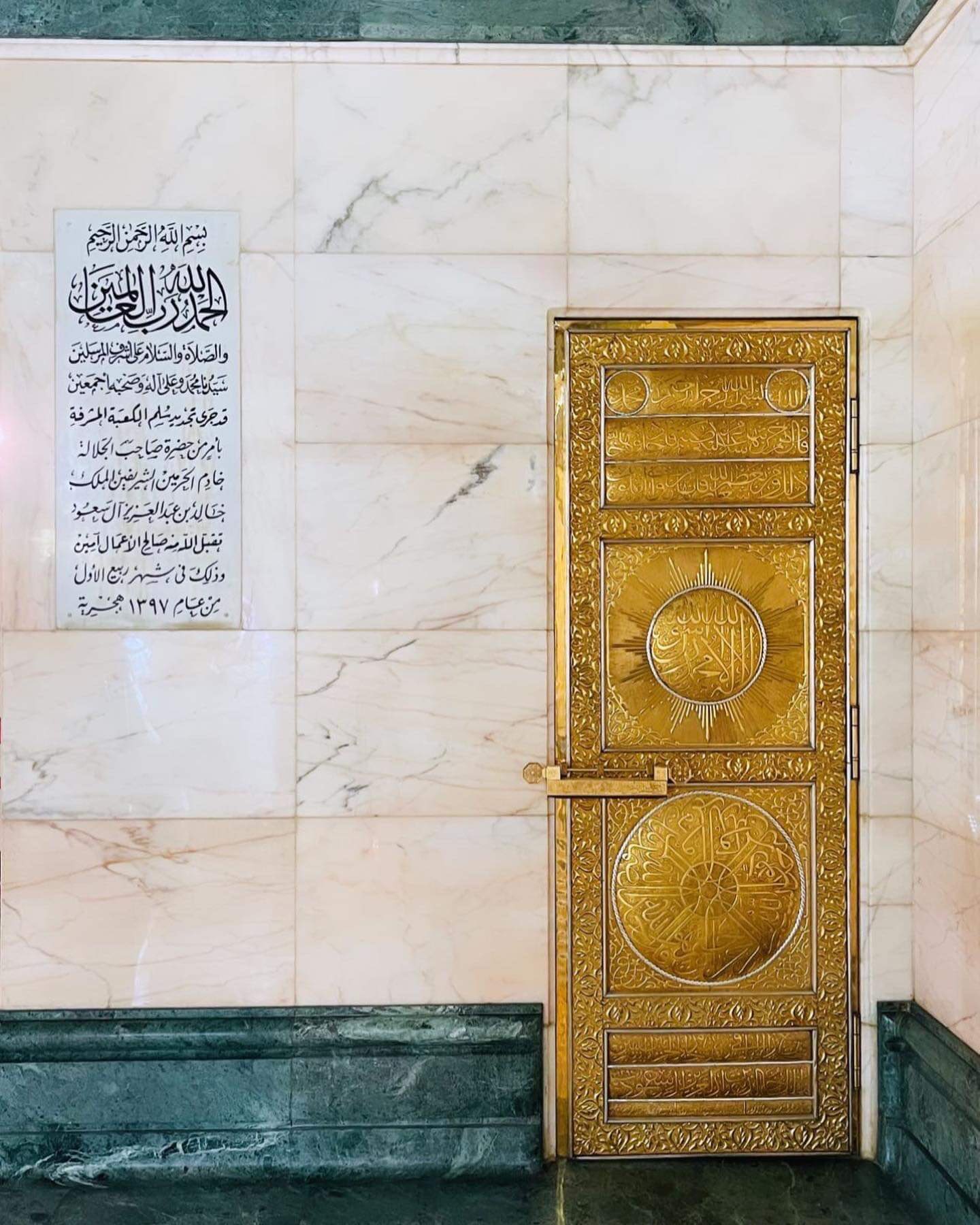 1662044461-pintu-emas.jpg