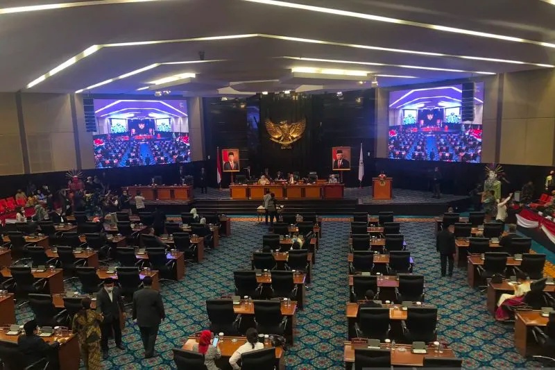 DPRD DKI Umumkan Pemberhentian Anies-Riza sebagai Gubernur dan Wagub Jakarta