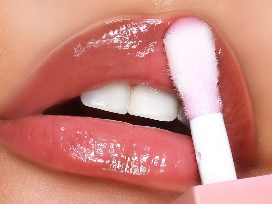 Lip Oil Jadi Produk All In One, Merawat Sekaligus Percantik Bibir