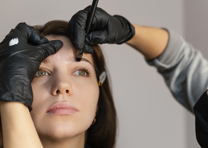 Mengenal Brow Lamination yang Janjikan Alis Cetar Sepanjang Waktu