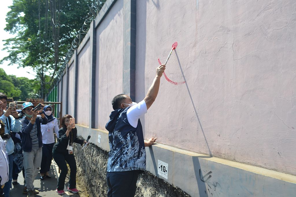 Cegah Vandalisme, Pemkot Jaksel Ajak Milenial Lukis Mural di Ragunan