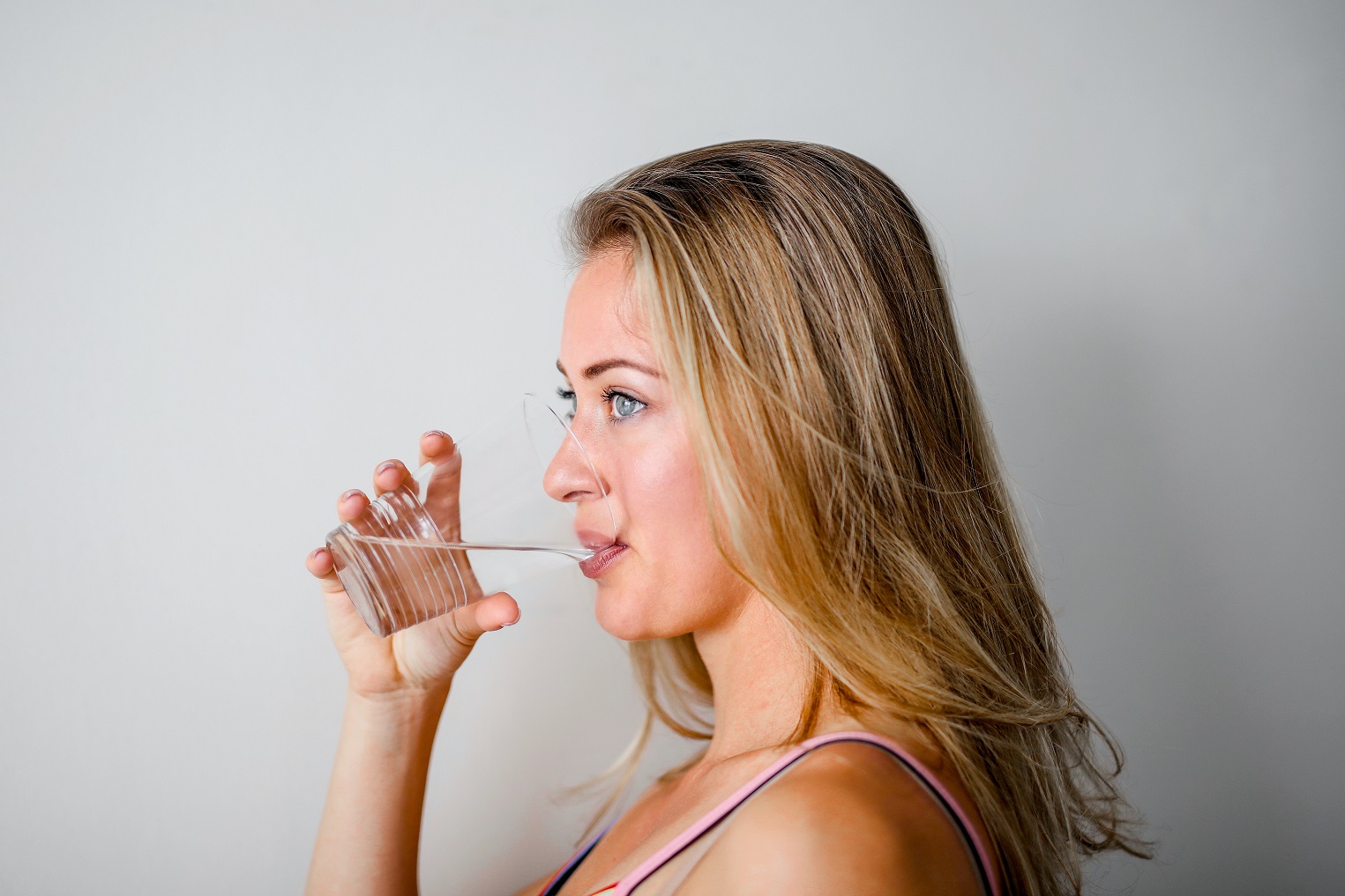 Minum Air Putih 8 Gelas per Hari Jadi Kunci Bahagia, Mitos atau Fakta?