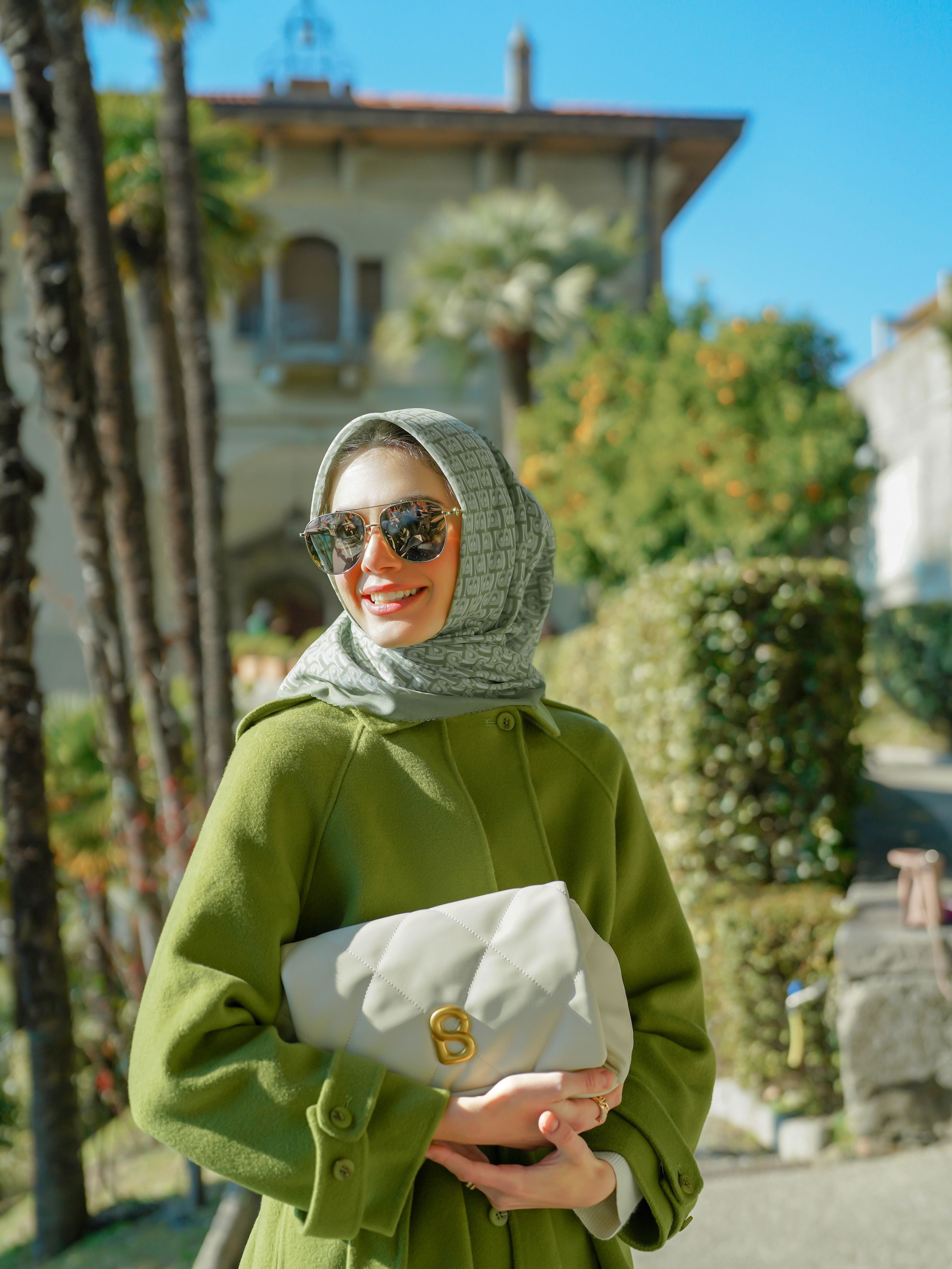 Koleksi Bimu Monogram, Hadirkan Hijab Bermotif Unik dan Versatile