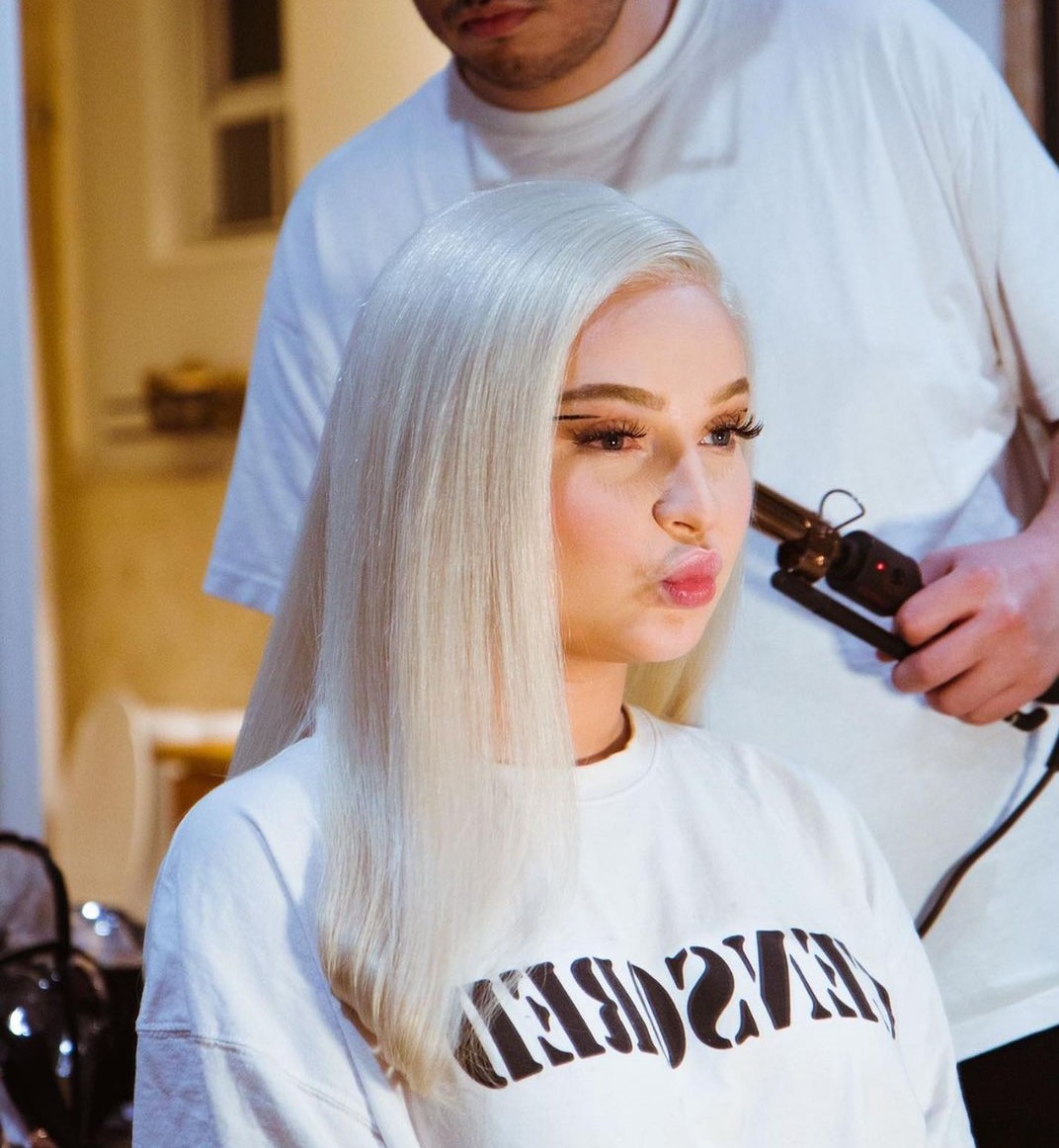 Punya Rambut Blonde Ikonik, Ini Rangkaian Hair Treatment Kim Petras