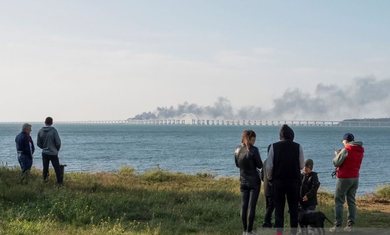 Putin Sebut Dalang Ledakan Jembatan Krimea sebagai Teroris