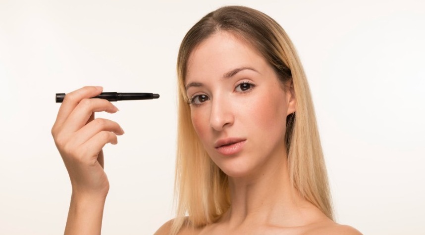 1665482561-eyeliner.jpeg