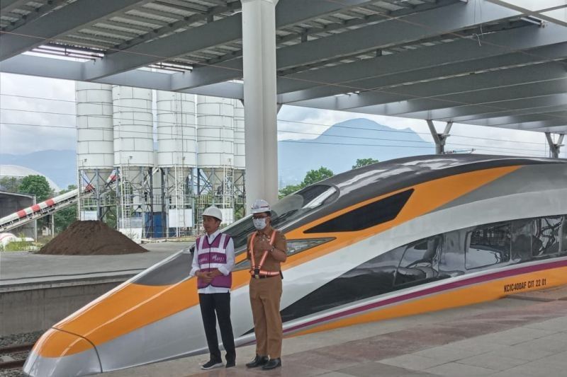 Presiden Jokowi: Kereta Cepat Jakarta-Bandung Beroperasi Juni 2023