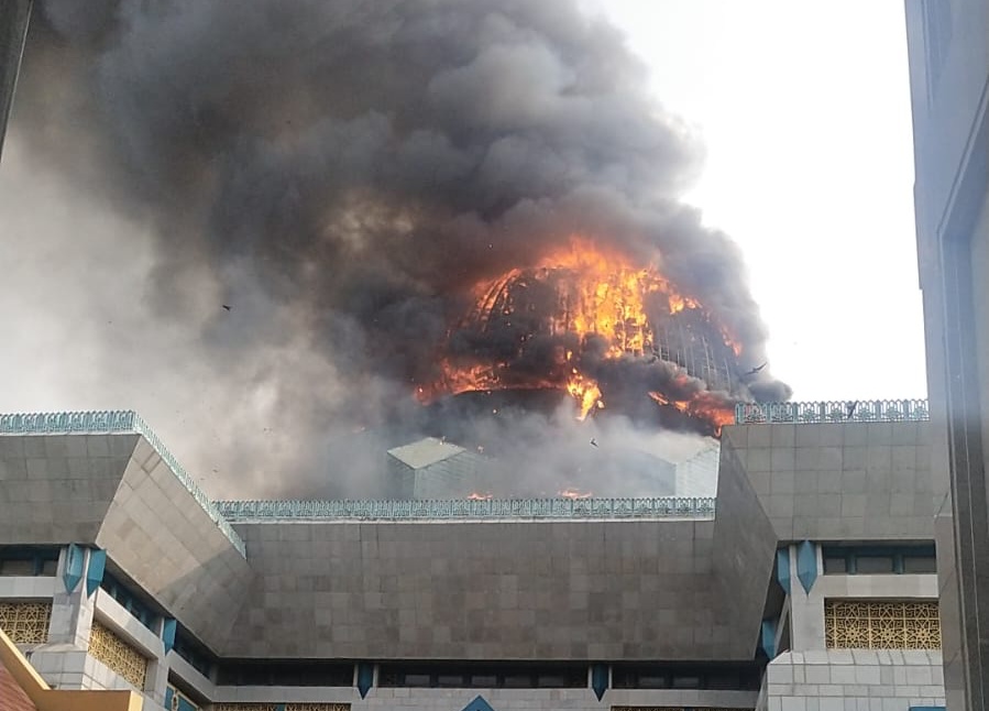 Breaking News! Kubah Jakarta Islamic Center Kebakaran