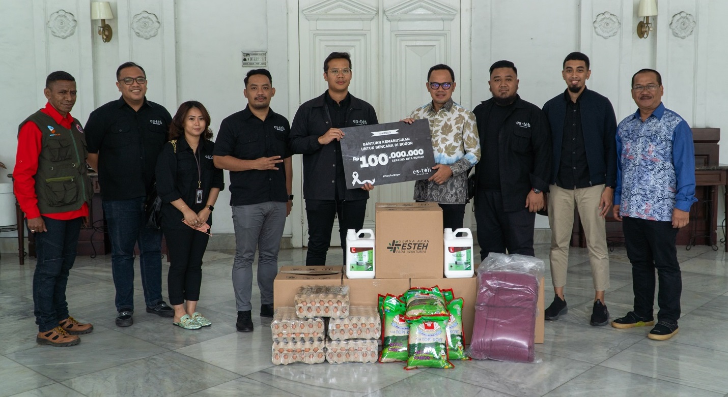 Esteh Donasi Rp 100 Juta untuk Bantu Korban Bencana Alam di Bogor