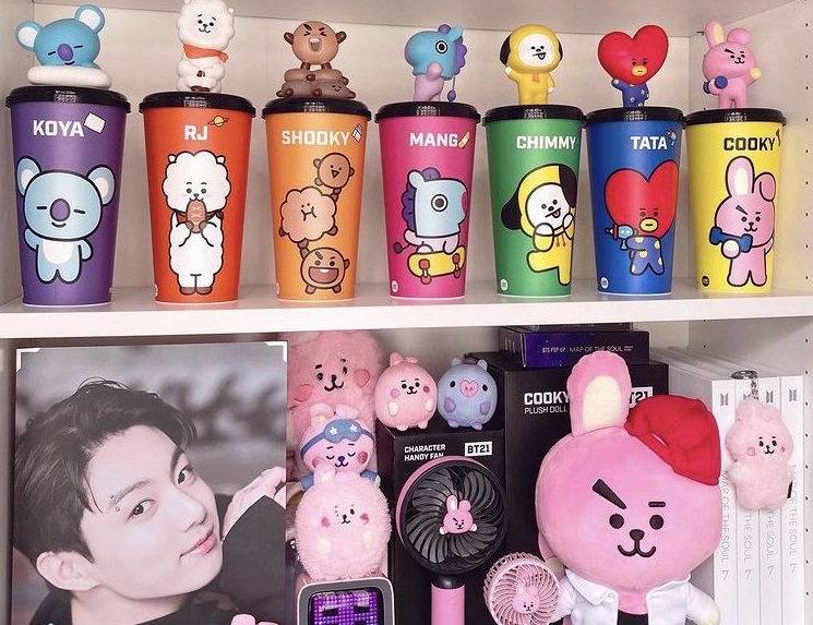 Cerita Fans KPop Hobi Koleksi Merchandise Grup Idol