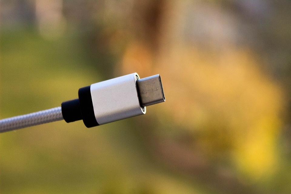 Apple Pastikan iPhone Pakai USB Type C Tahun Depan