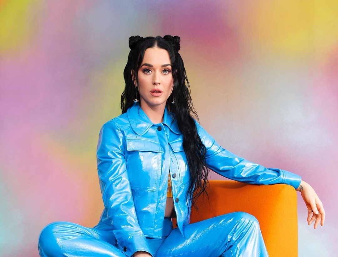 Katy Perry Jelaskan Viral Mata Kanannya Sulit Dibuka