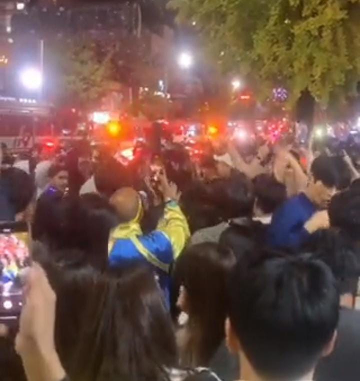 Viral Video Kerumunan Cuek Nyanyi Bareng di Tengah Tragedi Halloween Itaewon