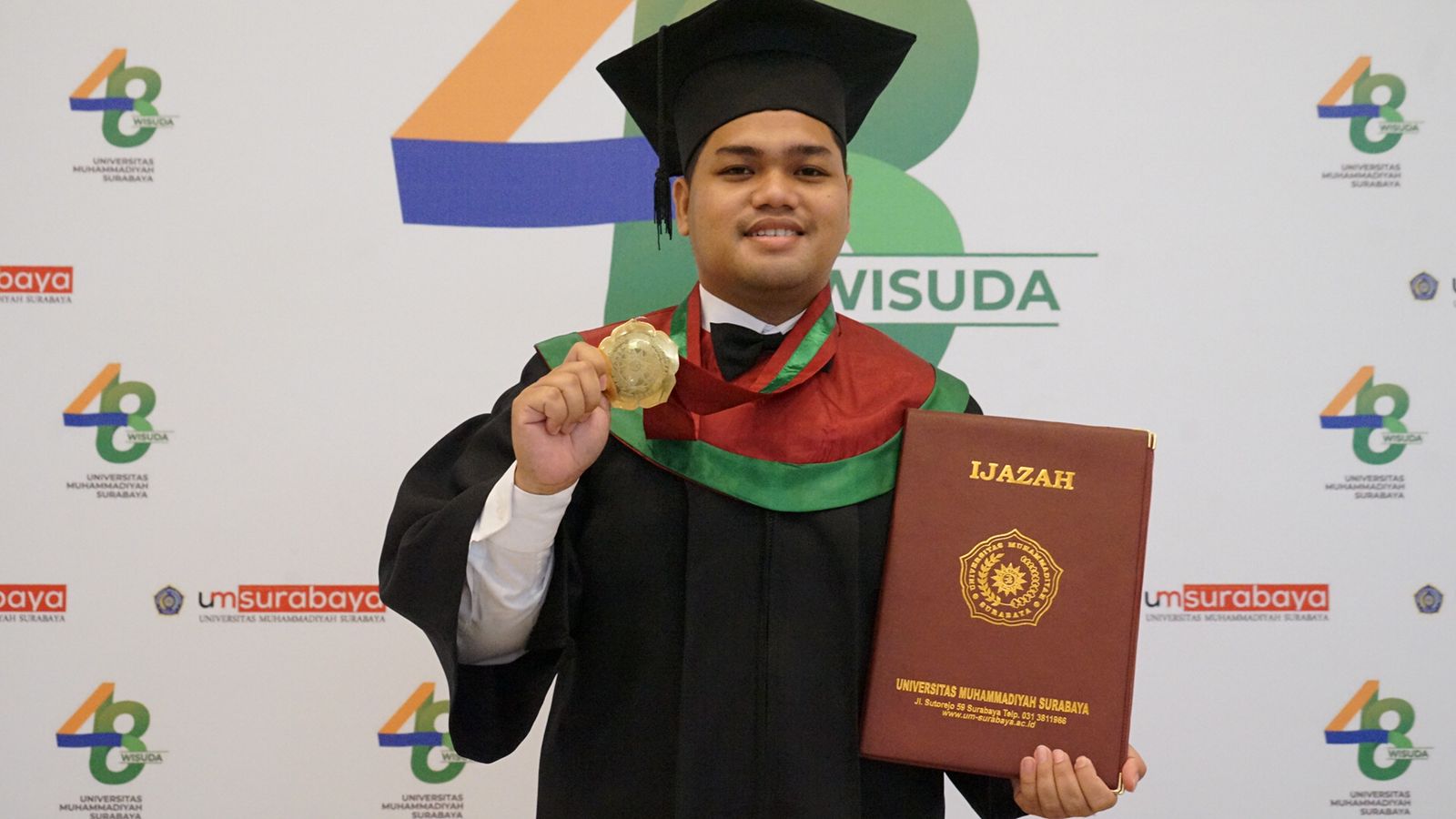 Kisah Lulusan Terbaik UM Surabaya, Diangkat Jadi Kepsek di Usia 23 Tahun