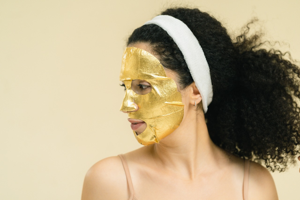 Kandungan Emas dalam Skincare, Aman Nggak Sih untuk Kulit?