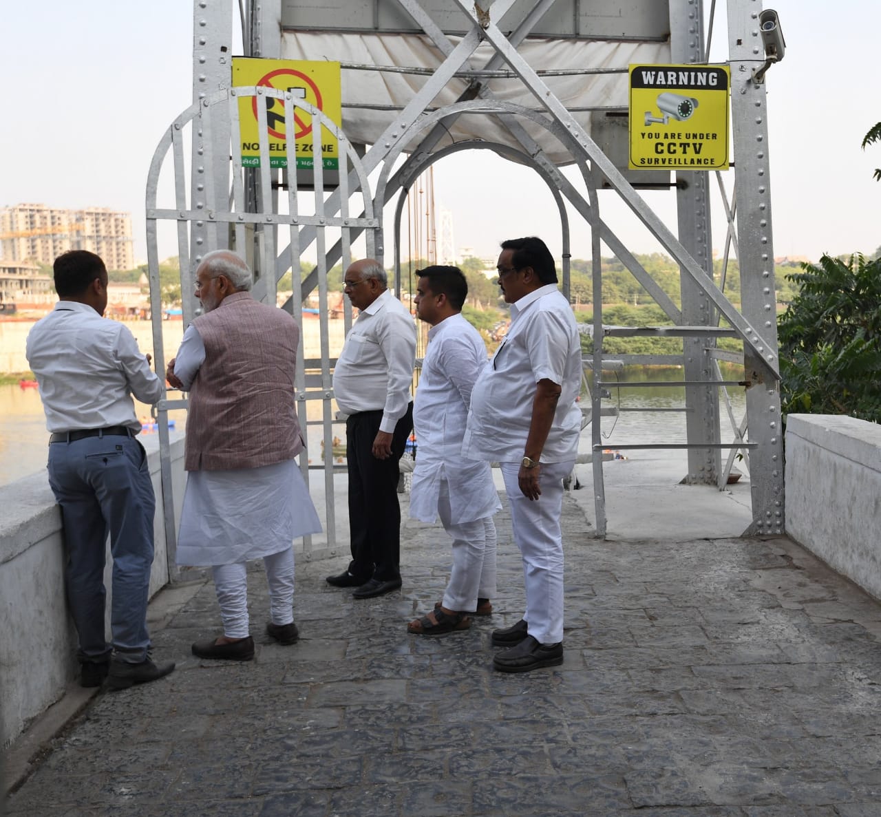 PM India Perintahkan Penyelidikan Jembatan Ambruk yang Tewaskan 137 Orang