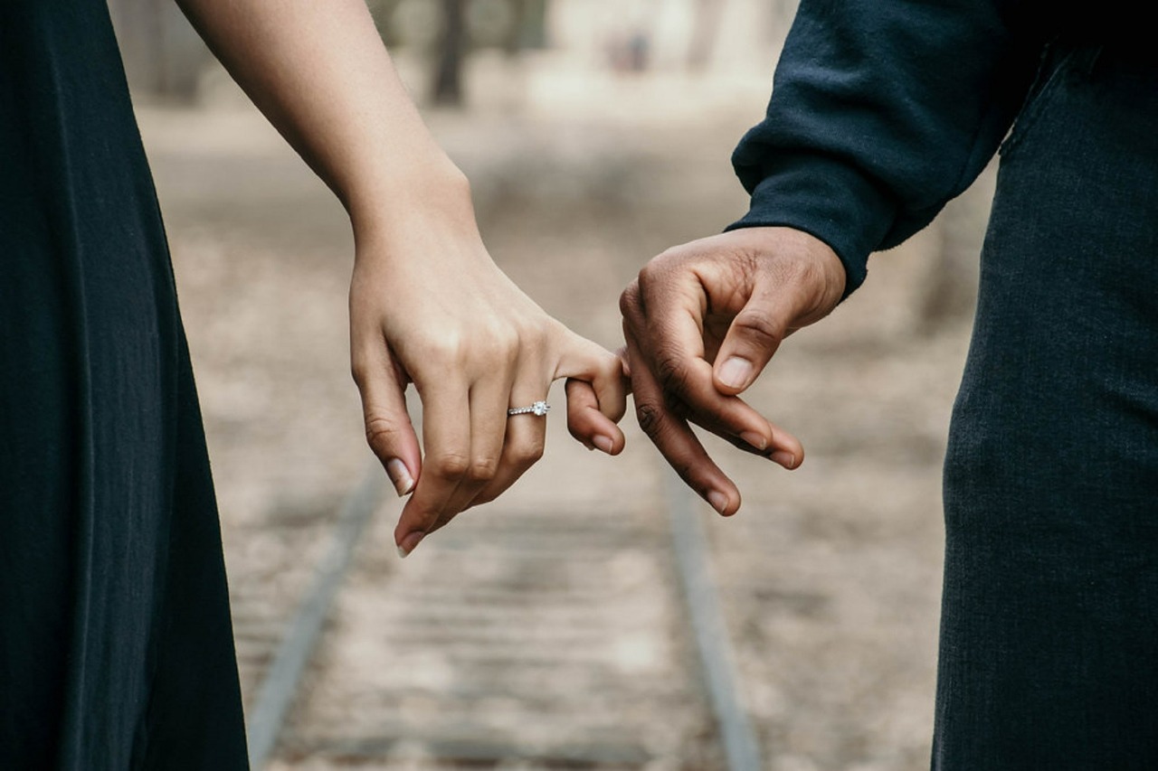 5 Cara Memantaskan Diri dengan Pasangan Biar Nggak Insecure
