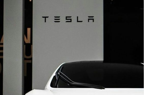 Tesla Turun Tangan Selidiki Kecelakaan Maut di Cina