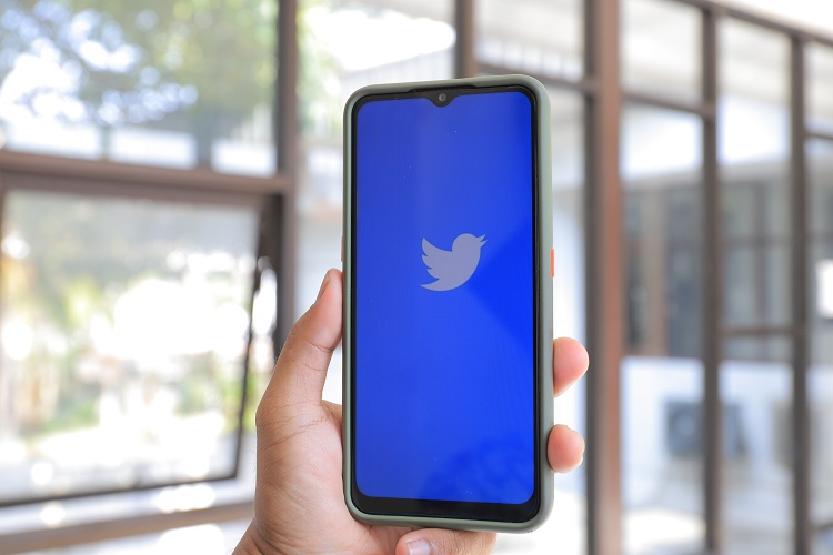 Elon Musk Berencana Hapus Label 'Twitter for iPhone/Android'