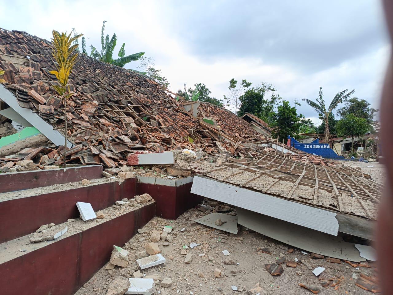 Diguncang Gempa, Sejumlah Bangunan di Cianjur Roboh