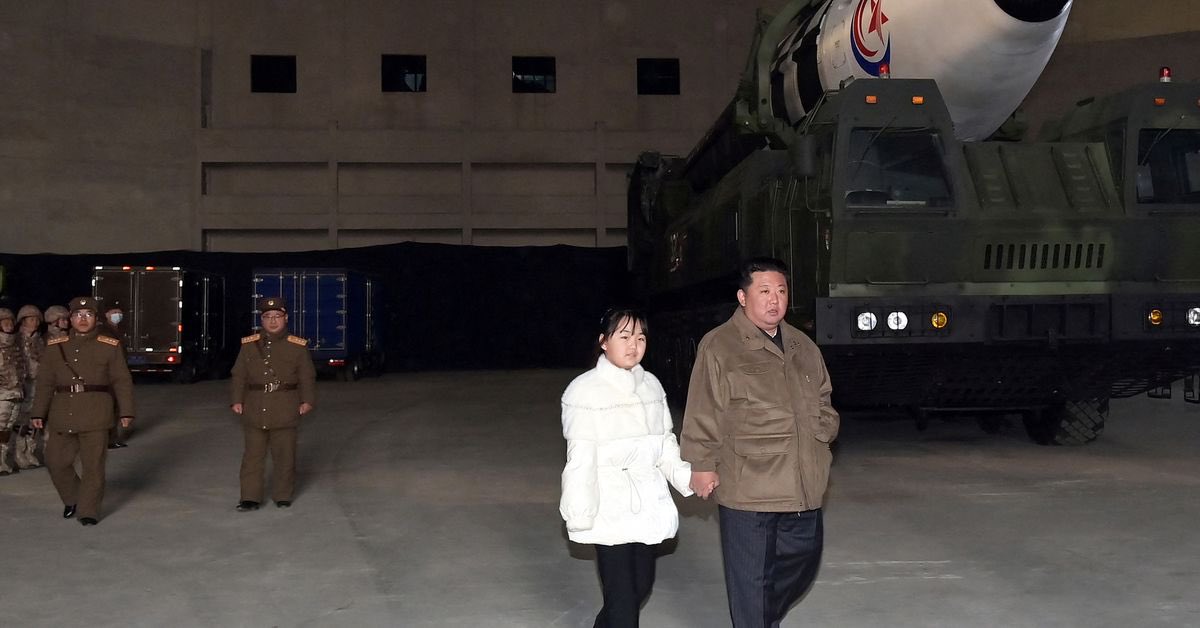 Putri Kim Jong Un Perdana Muncul ke Publik, Diajak Nonton Rudal