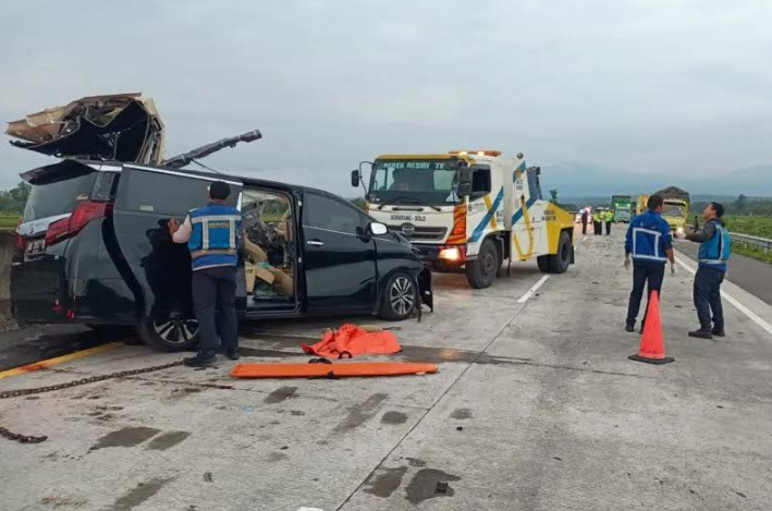 Tiga Penumpang Alphard Tewas dalam Kecelakaan di Tol Semarang-Solo