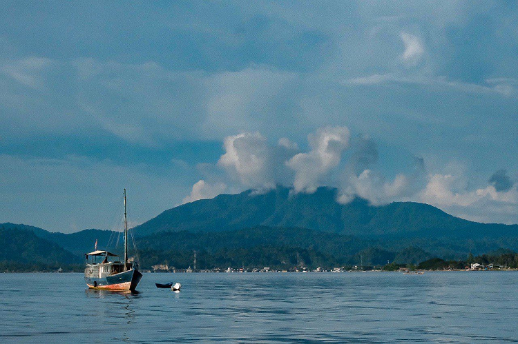 1669701559-pulau-tewale-halmahera-selatan.png