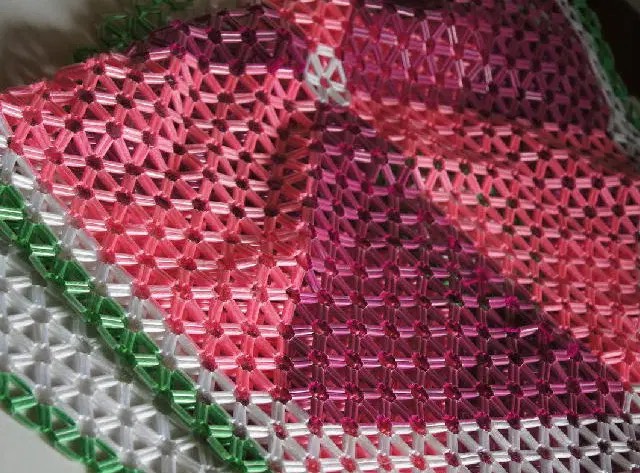 DIY Taplak Meja dari Sedotan