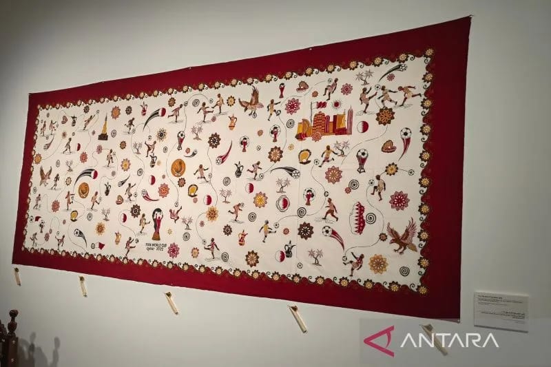 Batik Bertema Piala Dunia 2022 Bikin Keluarga Kerajaan Qatar Terpukau