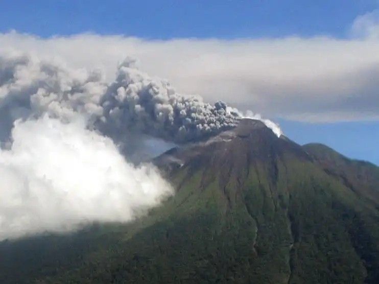 1670300290-Gunung-Soputan.JPG