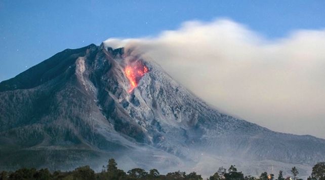 1670300321-Gunung-Lewotolok.JPG