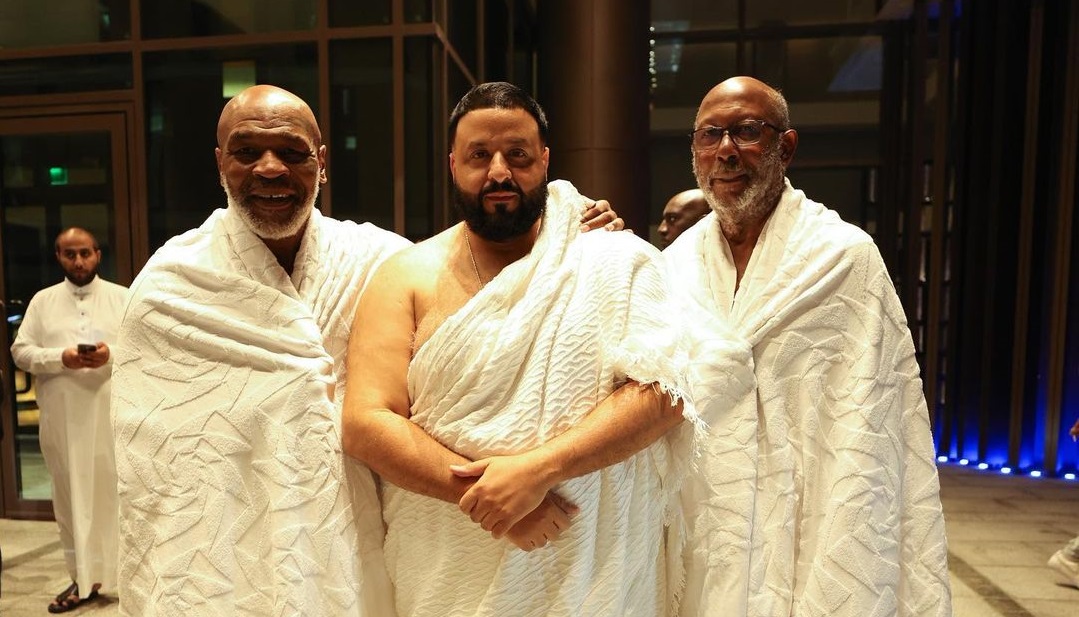 Momen DJ Khaled Umrah Bareng Mike Tyson