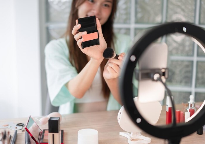 Kombinasi Eyeshadow dan Blush untuk Percantik Gaya Natural Look