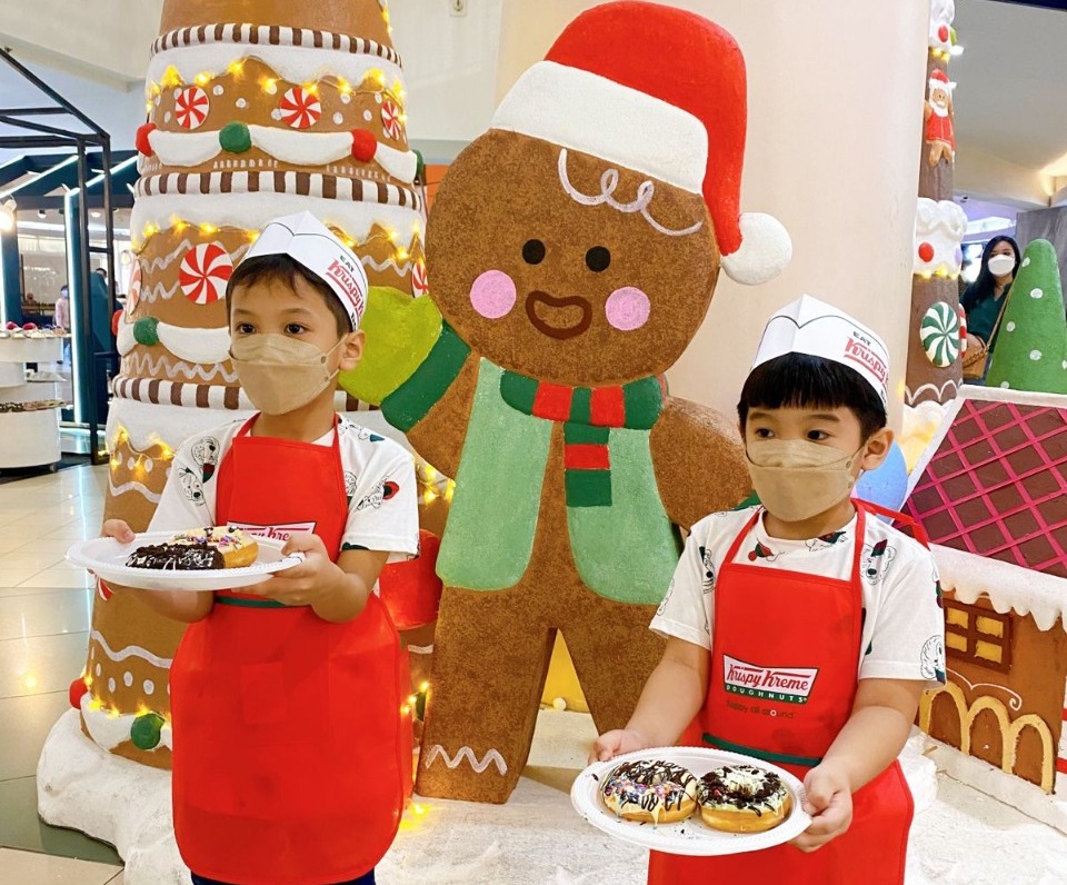 Semarak Natal, Mal Ini Manjakan Anak-anak dengan Dekorasi Serba Kue