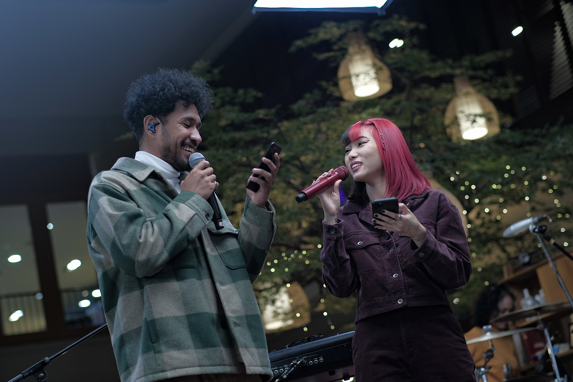 Konser Intimate Isyana Sarasvati dan Teddy Adhitya Sukses Hibur 38 Ribu Penonton