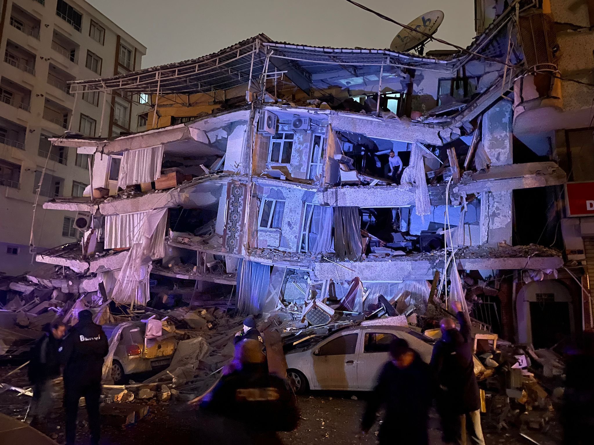 Gempa Bumi Guncang Turki-Suriah, 500 Orang Lebih Dikabarkan Tewas
