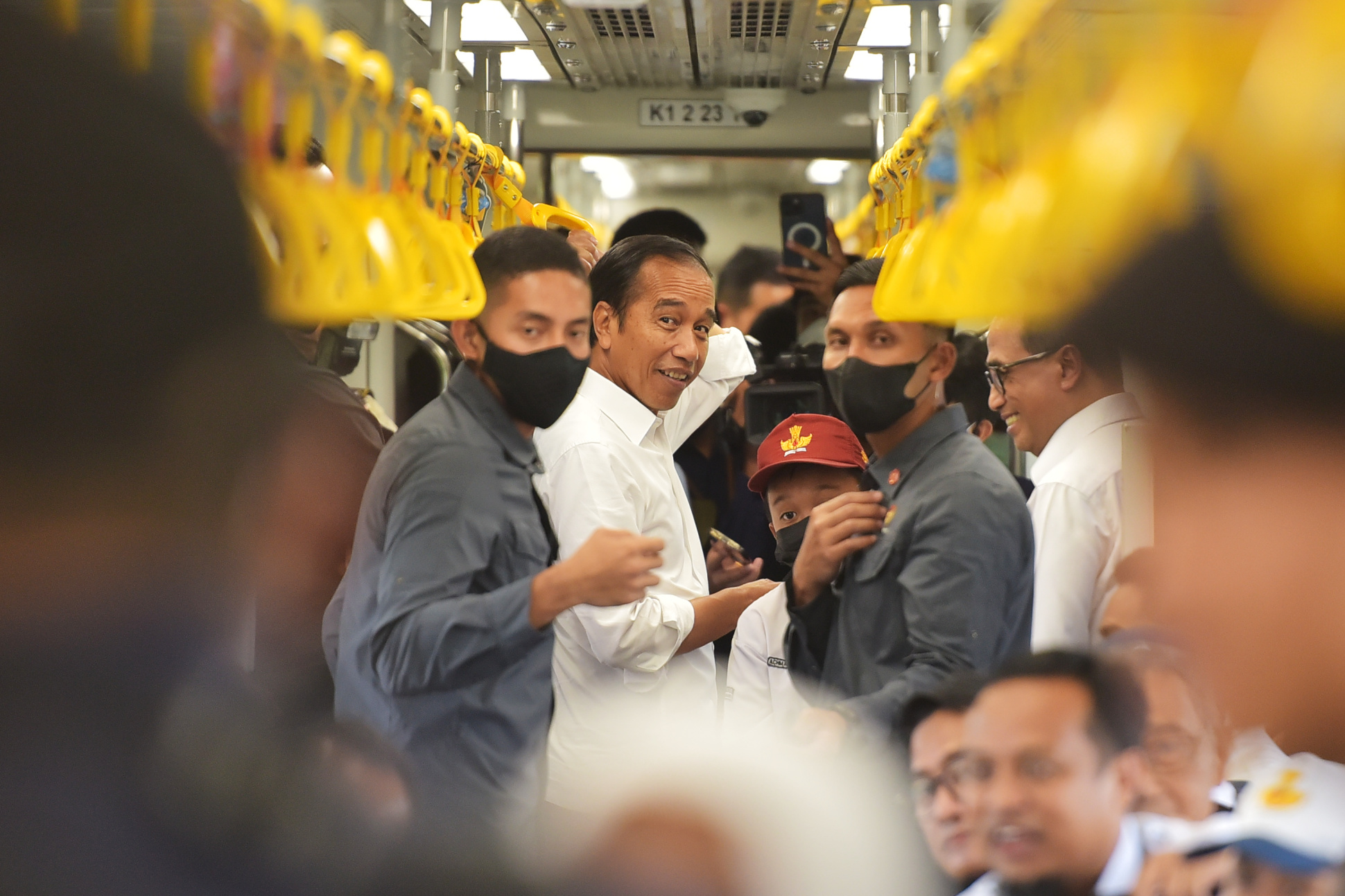 Macet Hampir di Semua Kota, Jokowi: Kita Telat Bangun Transportasi Publik