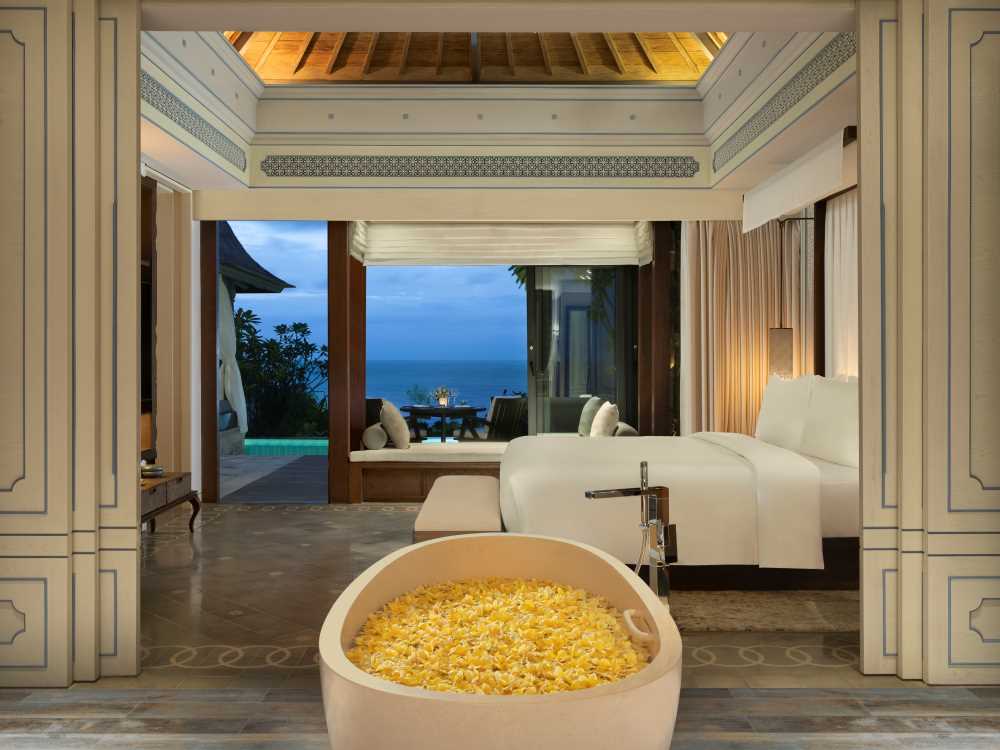 1681375061-Jumeirah-Bali---Ocean-View-Bathroom.jpg