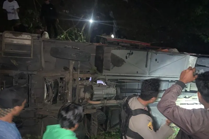 Bus Berisi 30 Santri Masuk Jurang di Sulawesi Tengah
