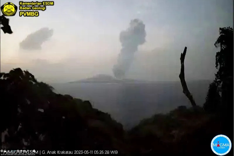 Gunung Anak Krakatau Meletus, Semburkan Abu Setinggi 1 Km