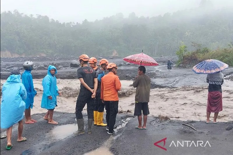 Banjir Lahar Dingin Semeru Terjang Beberapa Jembatan di Lumajang hingga Putus