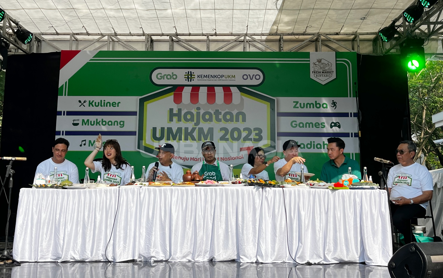 Menkop UKM dan Menhub ‘Mukbang’ Makanan Nusantara di Hajatan UMKM 2023