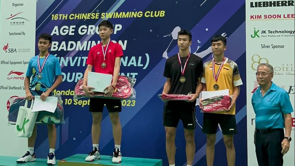 Siswa MAN 2 Banyumas Raih Medali Perak di Turnamen Bulu Tangkis Singapura